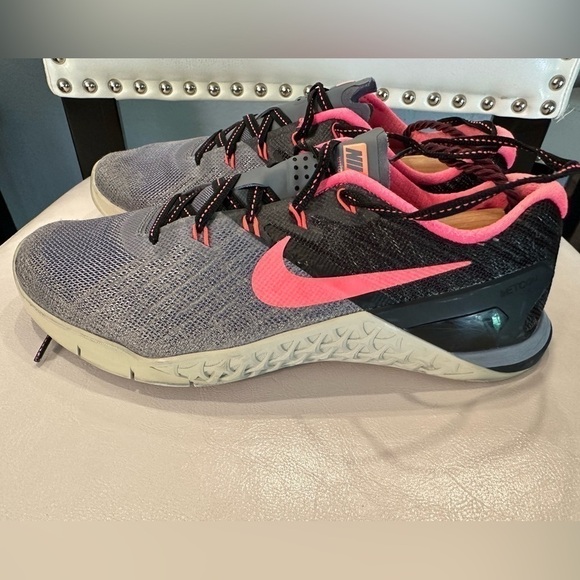 NIKE Metcon 3 Womens Cross Training Shoes Grey Black Pink 849807-004 Size 8 - Picture 5 of 13